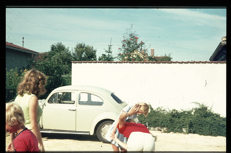 20.Regensburg  aug 1973 Petra,Brigitte,Marion,Peter.JPG